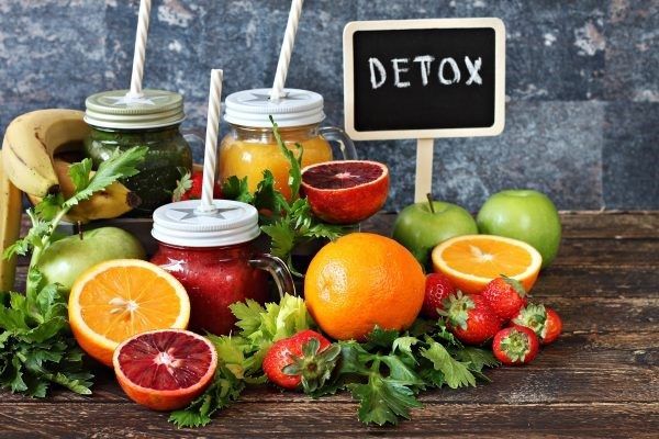 Dimagrire prima dell’estate con la dieta detox: cosa fare per una linea invidiabile