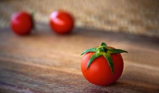 pomodoro che viene cotto a vapore