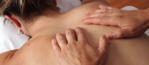Come diventare massaggiatore: corsi di massaggio e leggi della professione